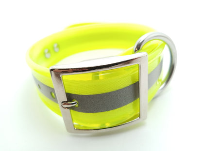 Hebilla de collar de intervención. Fabricado en biothane amarillo mate y reflejante. Herrajes de acero inoxidable y latón.